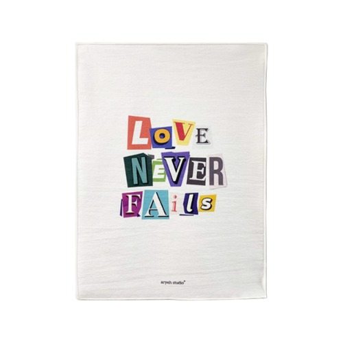 Love Never Fails 패브릭포스터